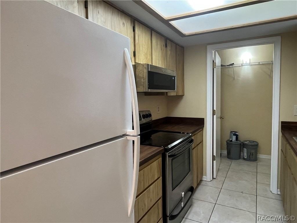651 E Hartford St - Photo 5 of 15