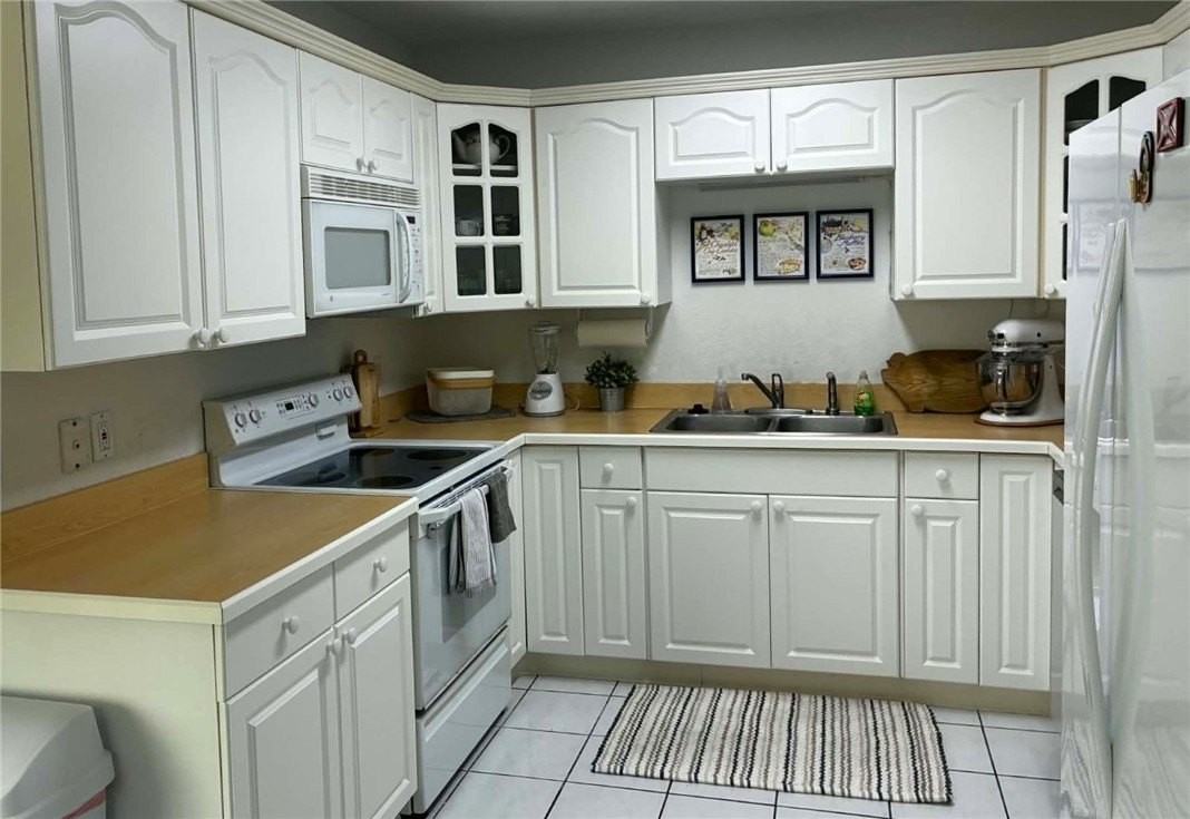 1820 Waterford Dr #3 - Photo 2 of 30