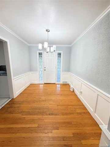 17550 Shaftsbury Ave - Photo 4 of 15