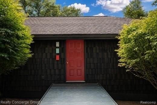 5900 Sylvan Rd - Photo 2 of 34
