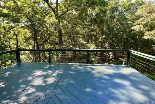 5900 Sylvan Rd - Photo 6 of 34