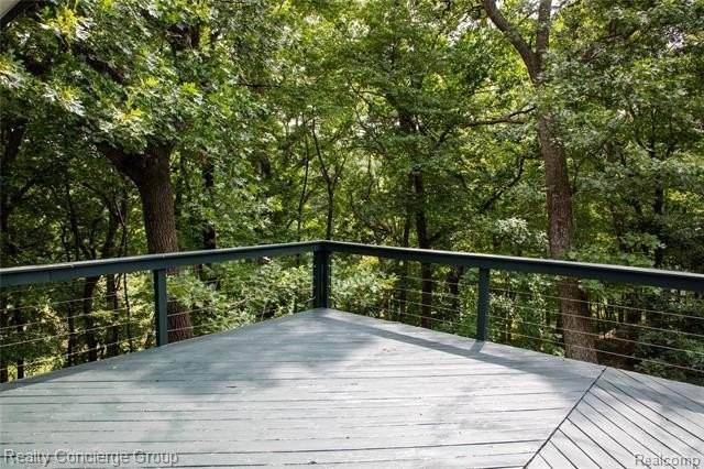 5900 Sylvan Rd - Photo 7 of 34