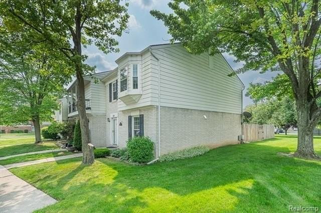 104 Manor Way - Photo 2 of 50