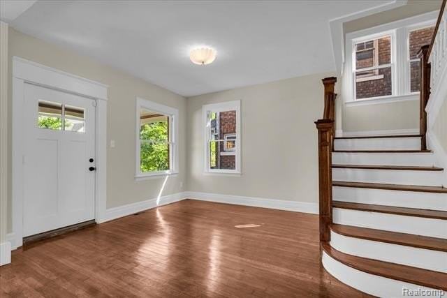 751 Van Dyke St - Photo 5 of 43