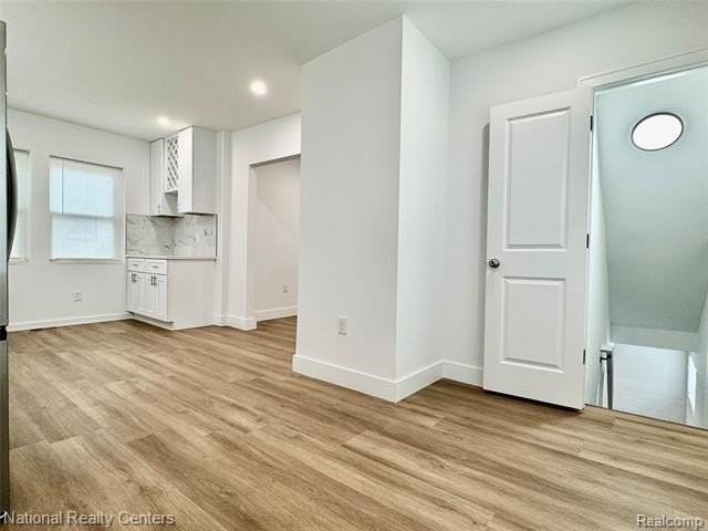 583 N Perry St - Photo 5 of 15