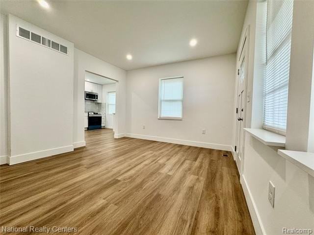 583 N Perry St - Photo 7 of 15