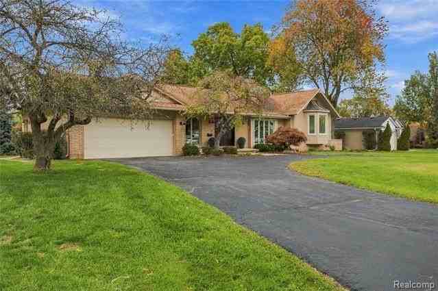 5324 Greenbriar Dr - Photo 4 of 50
