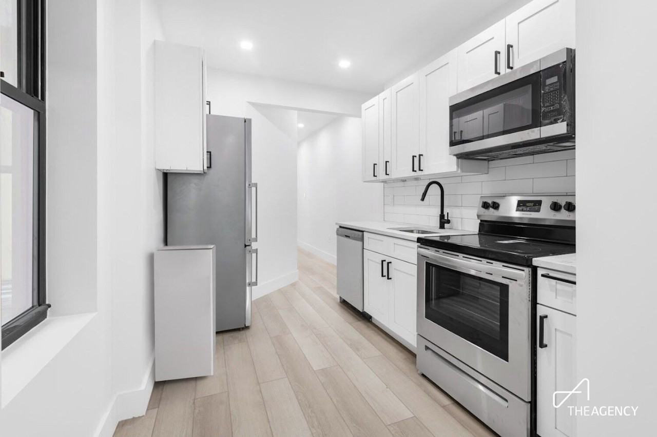 34 -32 43rd St - Photo 4 of 10