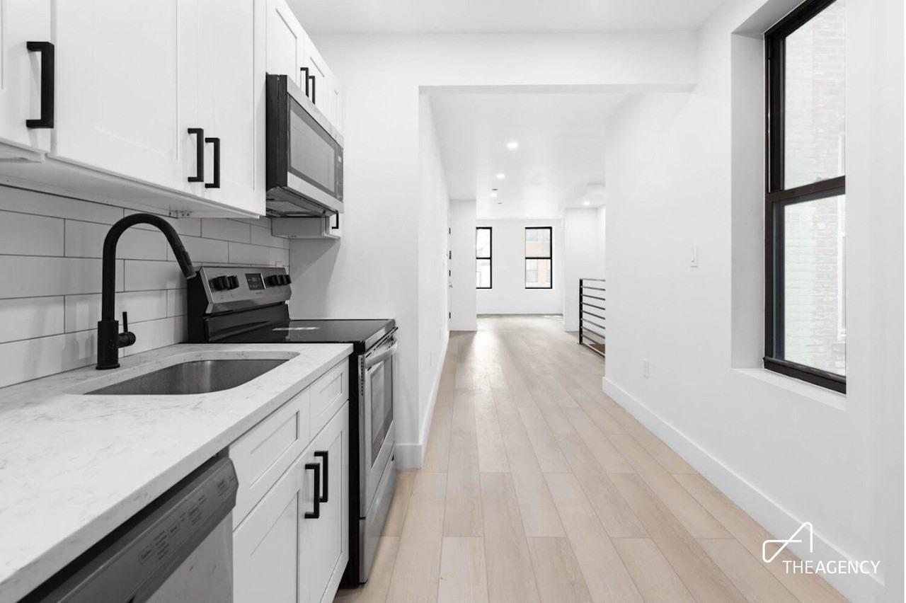 34 -32 43rd St - Photo 5 of 10