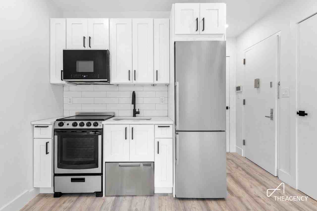 555 2nd Ave - Photo 3 of 8