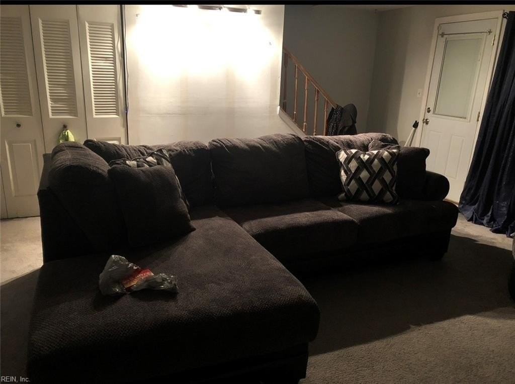 467 Bryson Ct - Photo 3 of 12