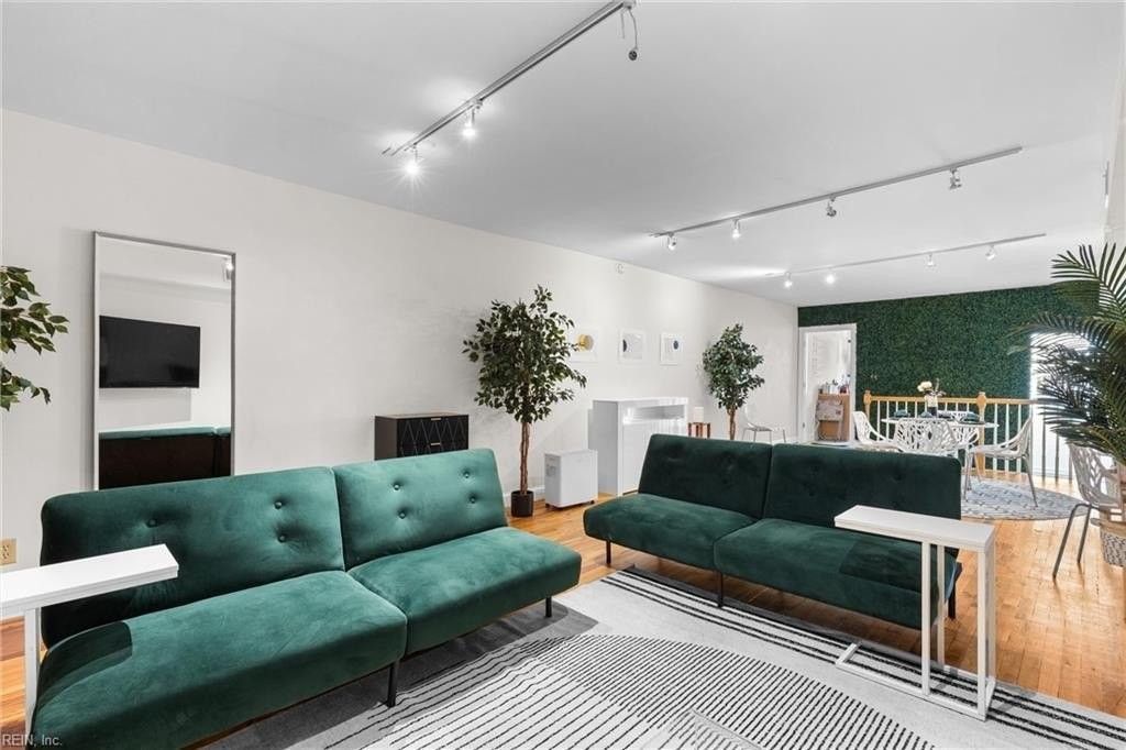 10357 Warwick Blvd #B - Photo 2 of 17