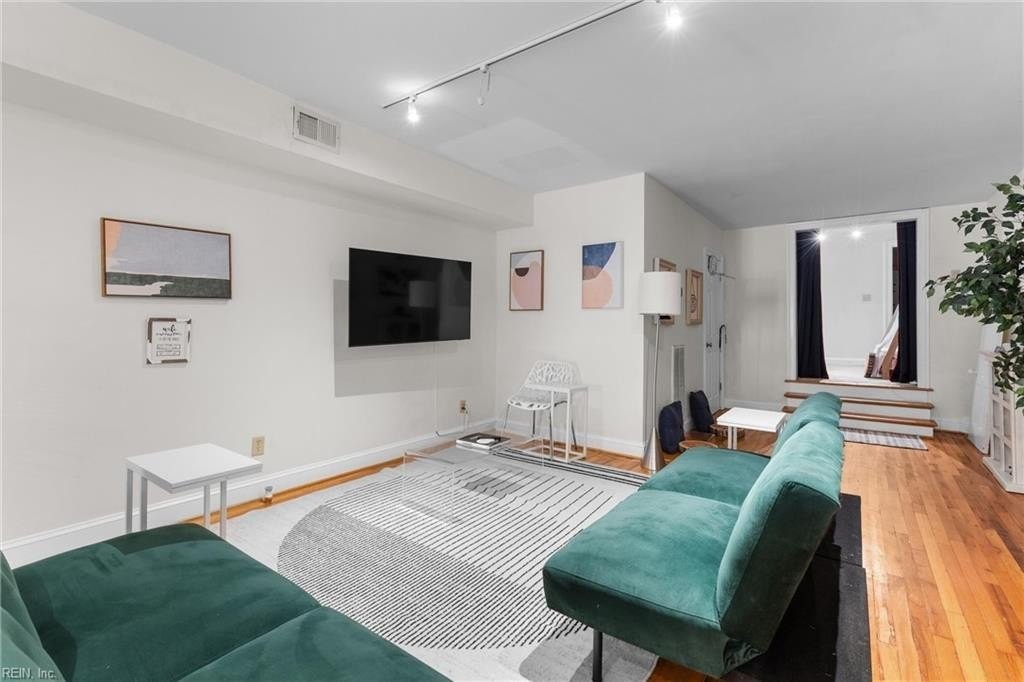 10357 Warwick Blvd #B - Photo 6 of 17