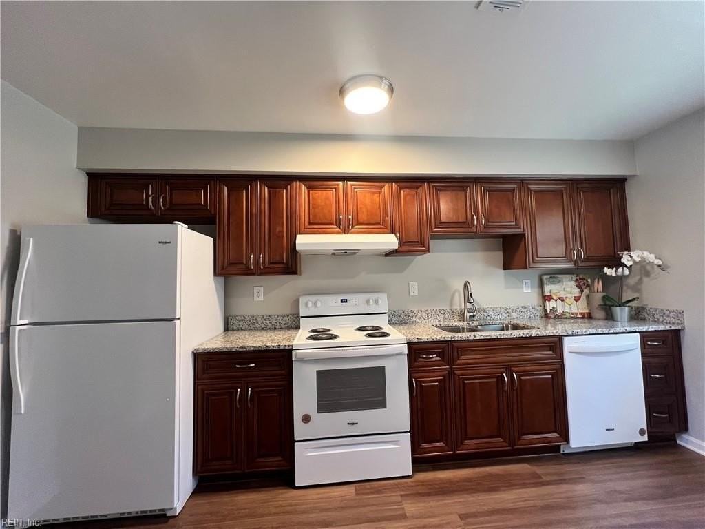 924 Daniel Maloney Dr - Photo 2 of 24
