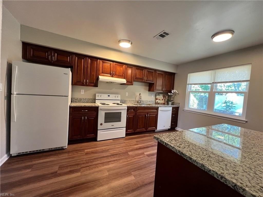 924 Daniel Maloney Dr - Photo 3 of 24