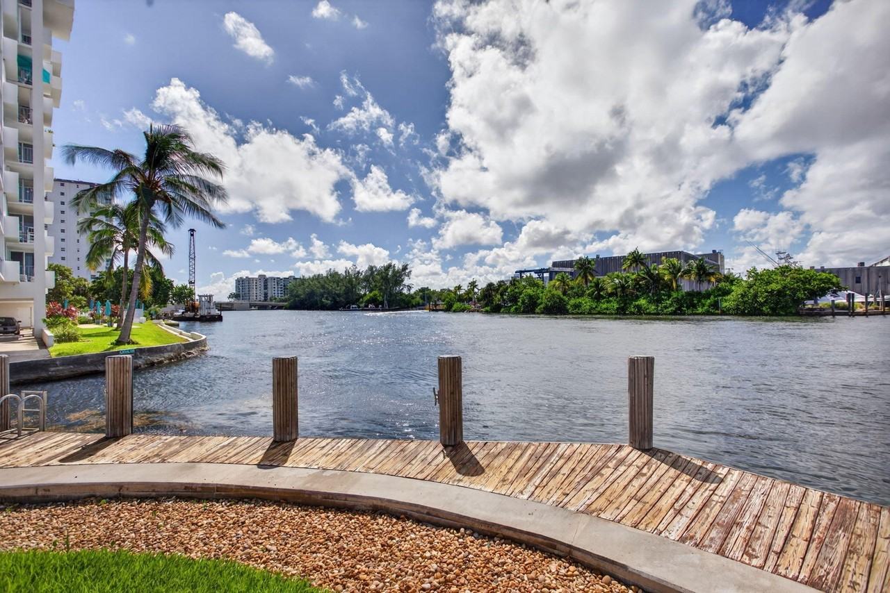 1705 N Riverside Dr #8