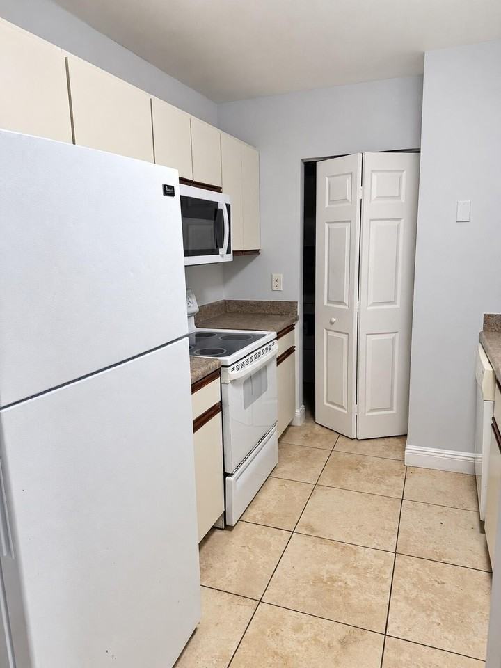 2802 Nw 55th Ave #2A - Photo 2 of 3