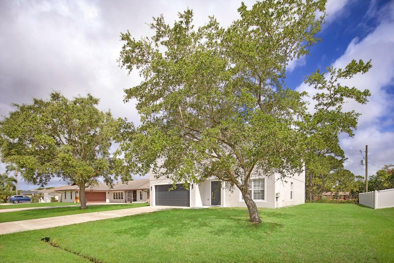617 Se Karrigan Ter - Photo 4 of 44