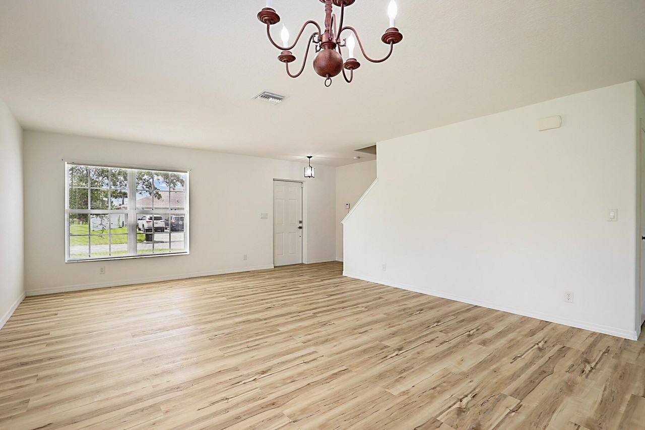 617 Se Karrigan Ter - Photo 7 of 44