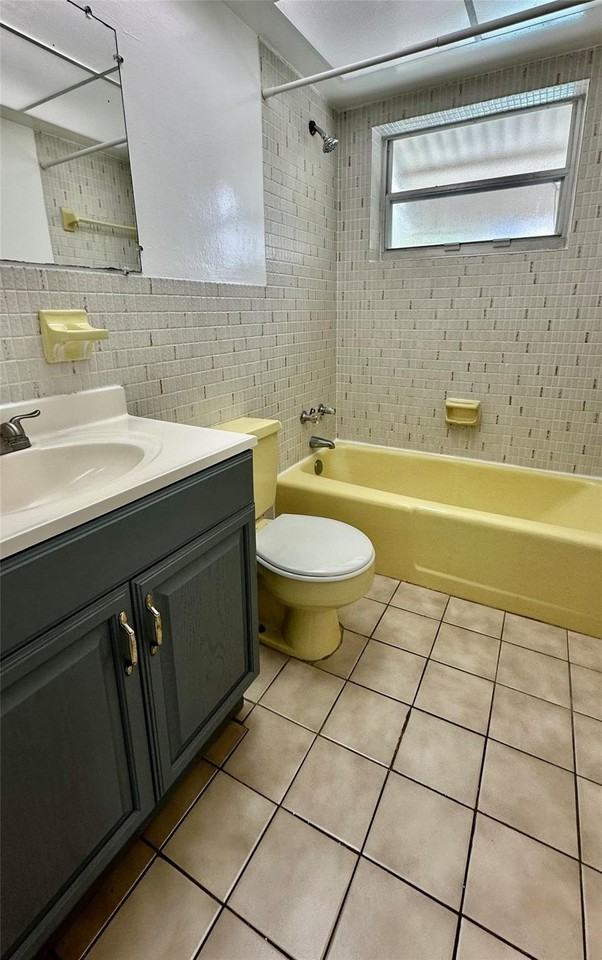 1973 Ne 4th St #6 - Photo 5 of 10