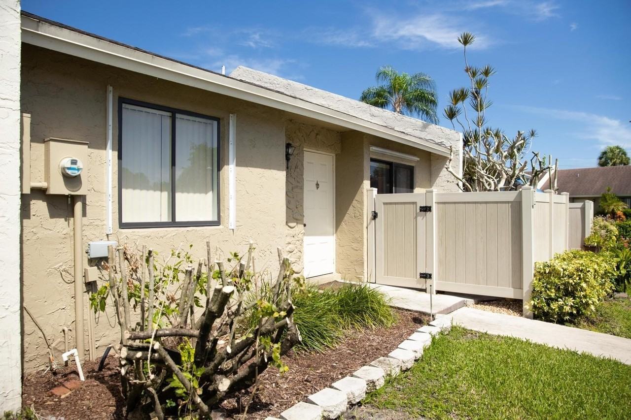 10128 Boca Bnd E #C4 - Photo 3 of 20