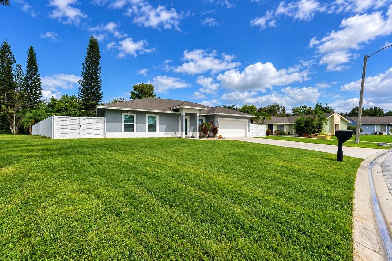 1749 Se Vesthaven Ct - Photo 4 of 35