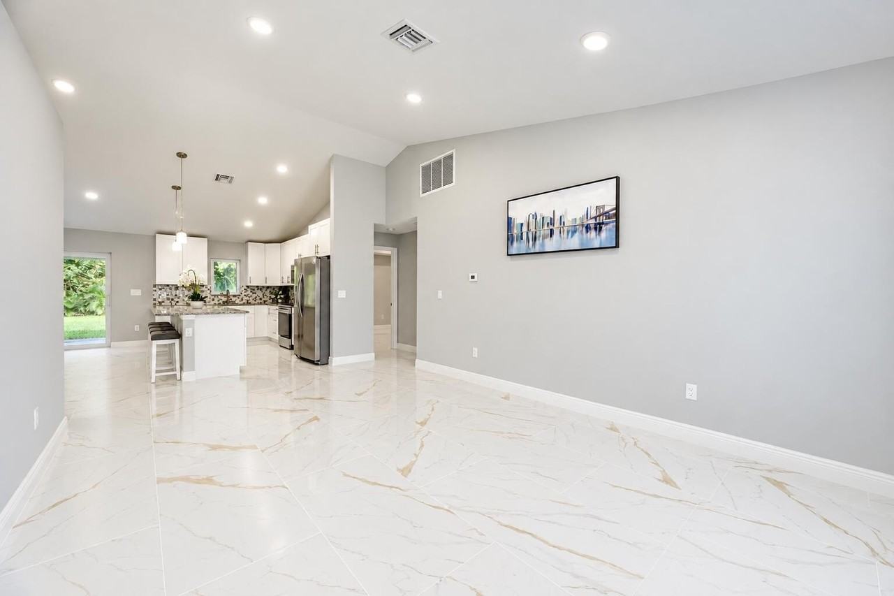 1749 Se Vesthaven Ct - Photo 6 of 35