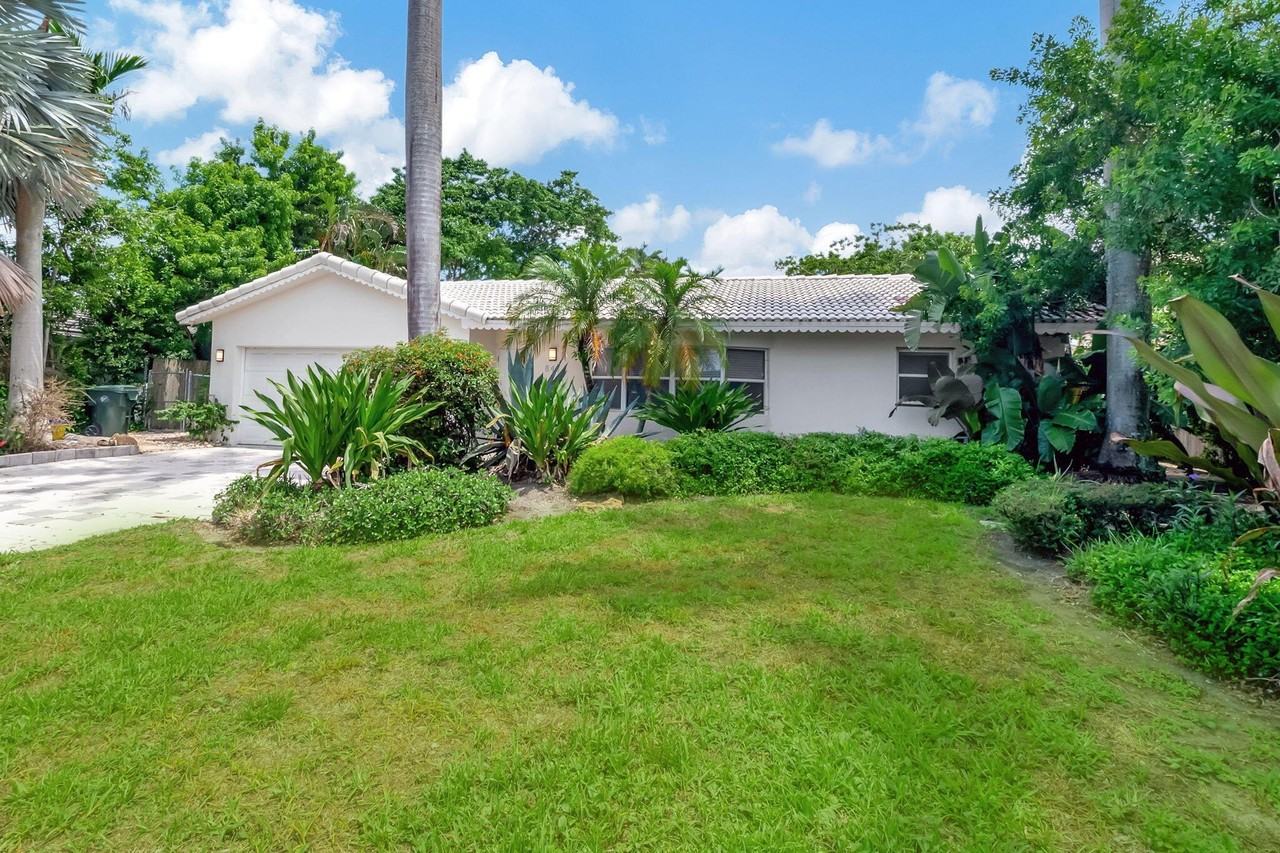 847 Nw 7th St - Photo 3 of 40