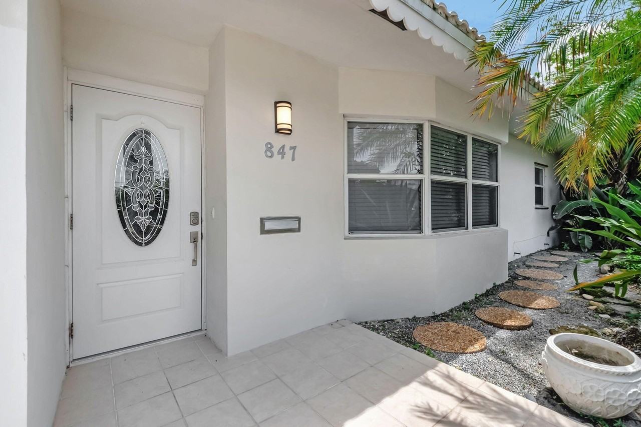 847 Nw 7th St - Photo 5 of 40