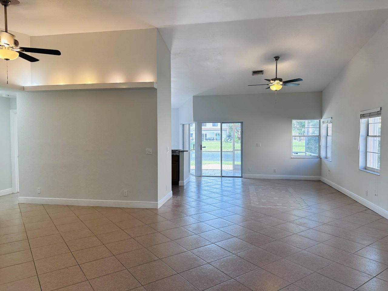 10807 Palm Spring Dr - Photo 2 of 18