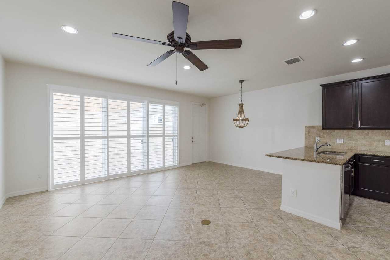 2859 Sunbury Dr - Photo 4 of 26