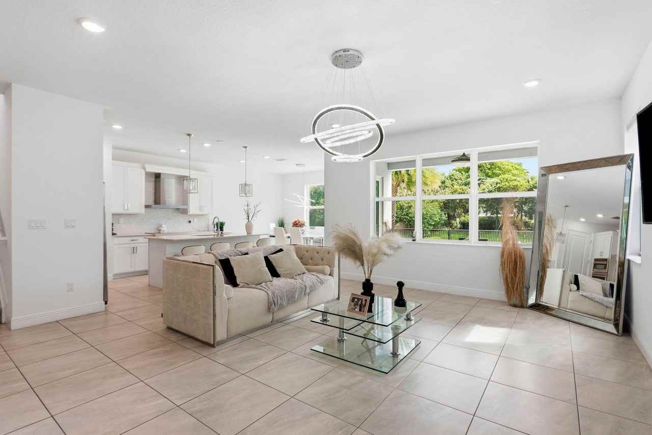 4228 Veleiros Ave - Photo 4 of 50