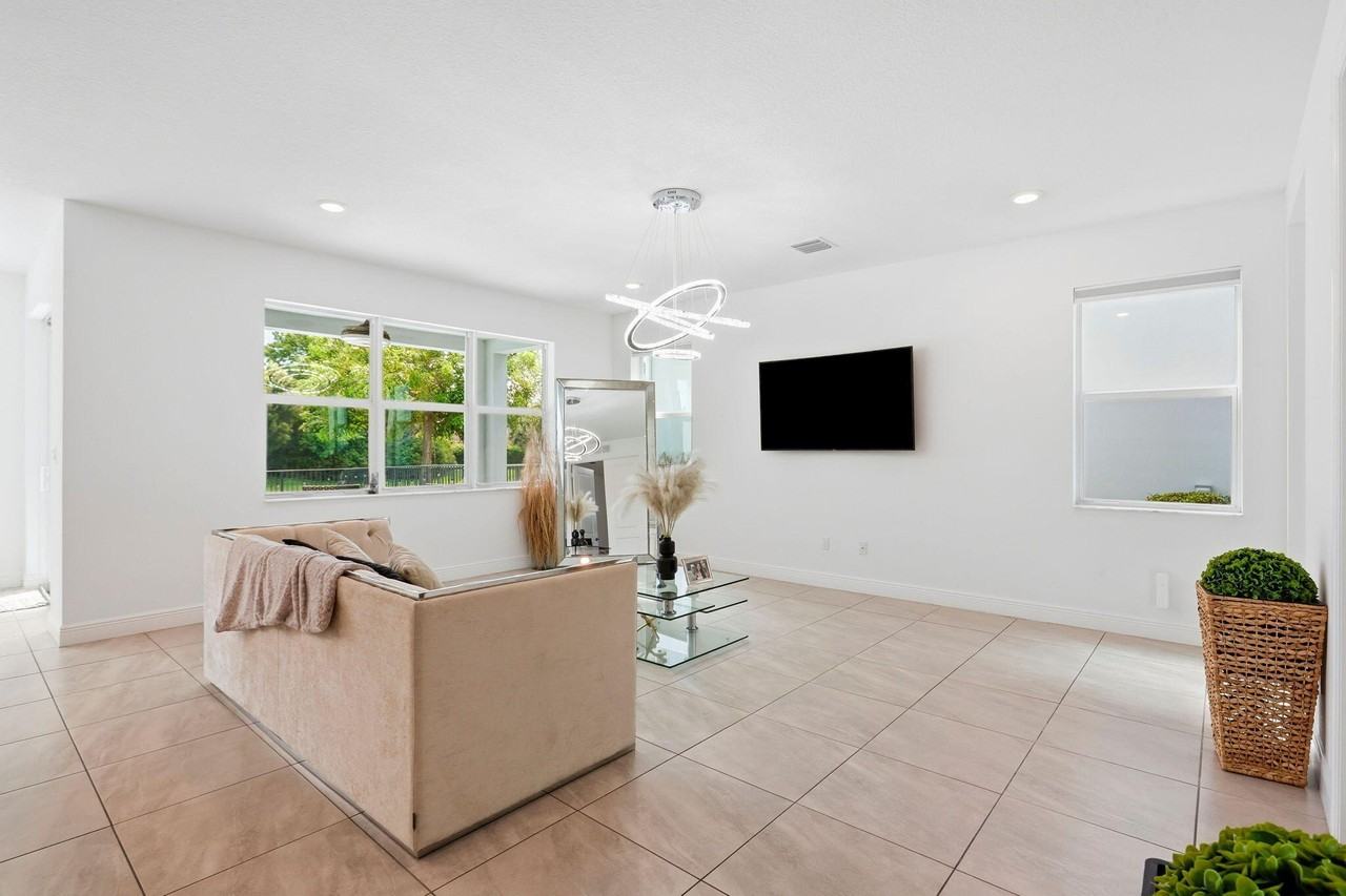 4228 Veleiros Ave - Photo 5 of 50