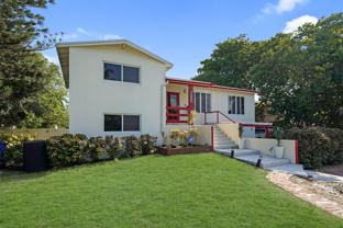 220 Nw 42nd St - Photo 1 of 1