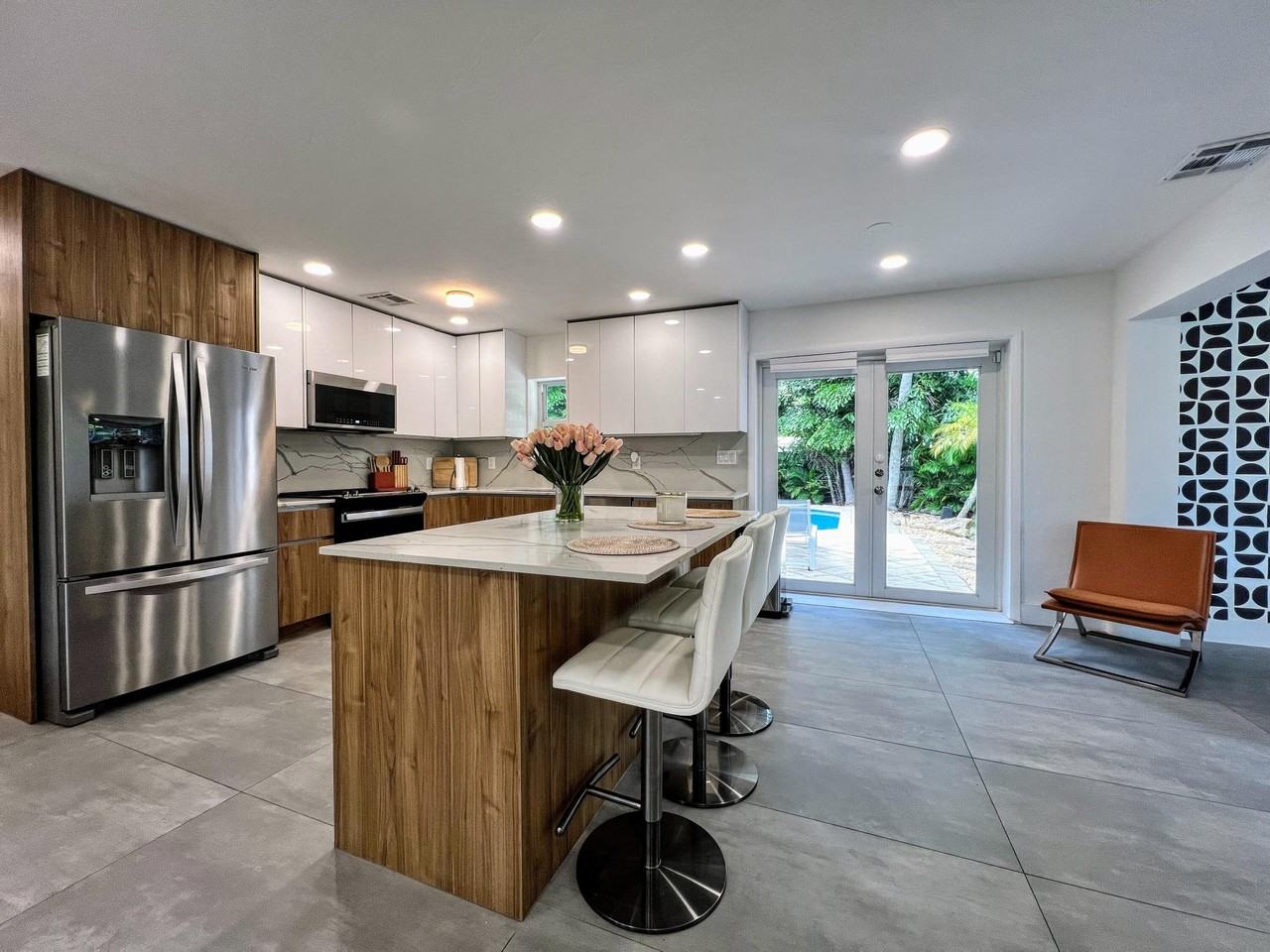 317 Nw 26th Ct - Photo 5 of 50
