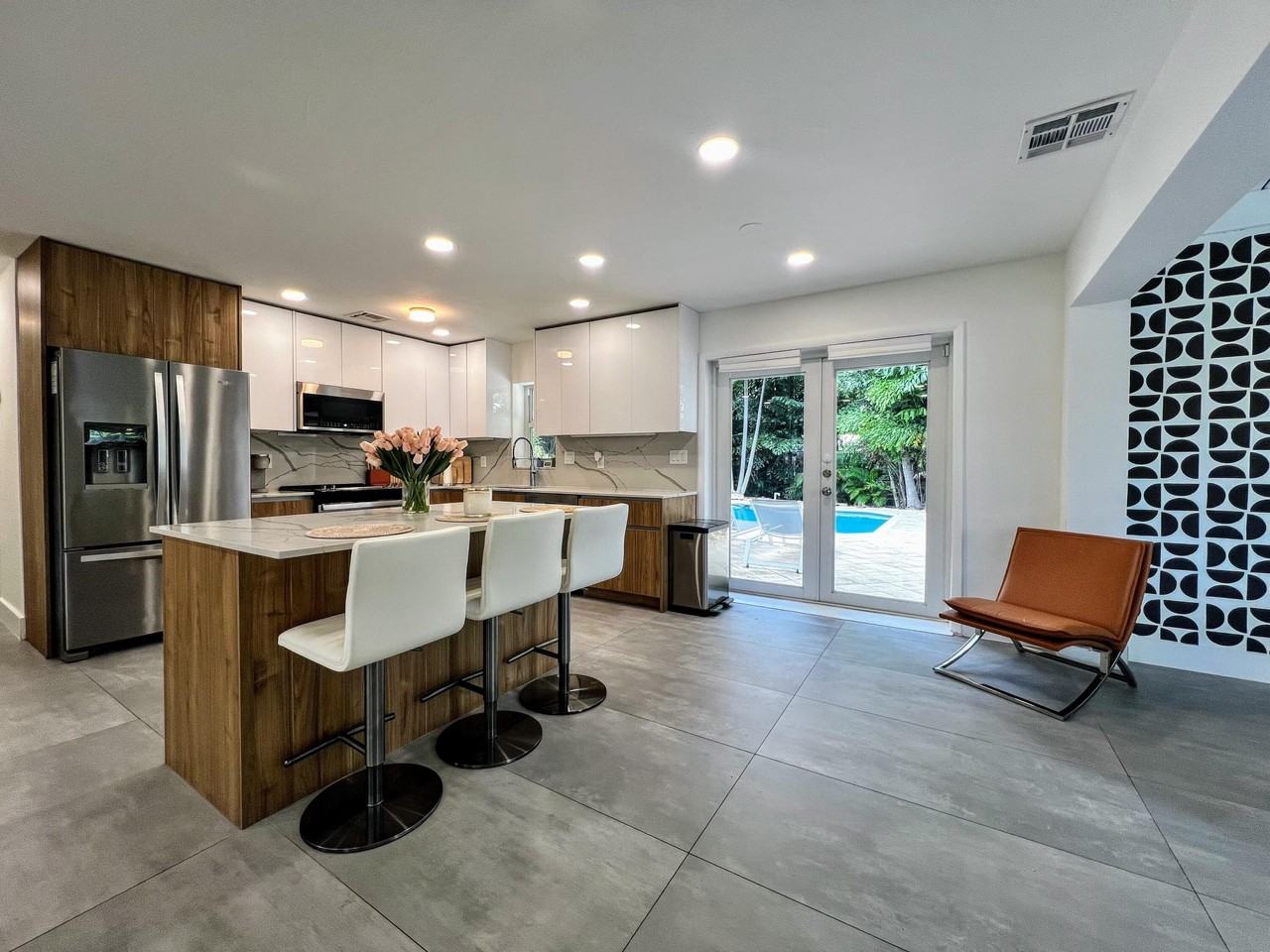 317 Nw 26th Ct - Photo 6 of 50