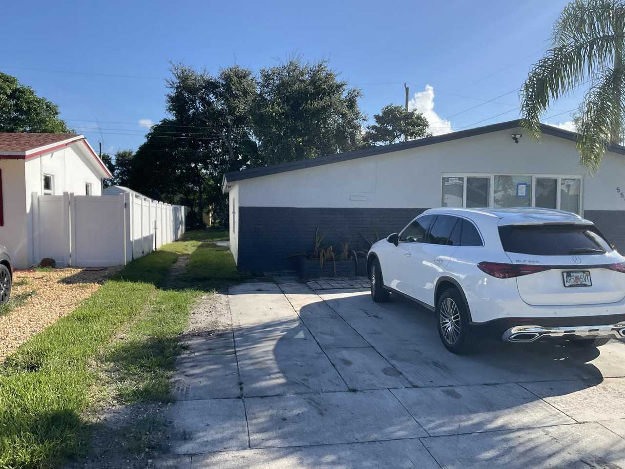 5540 Mayo St - Photo 4 of 50