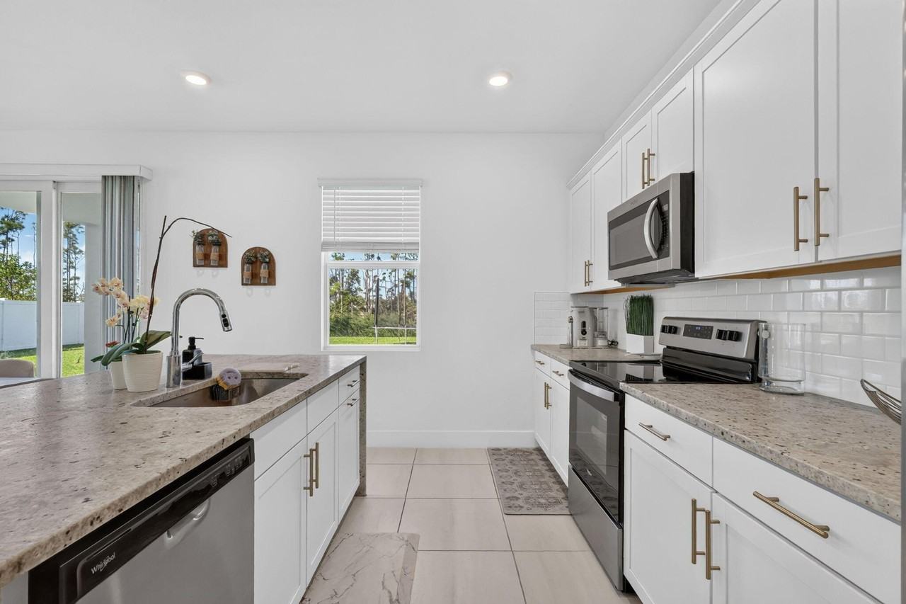 6800 Se Park Trace Dr - Photo 5 of 34