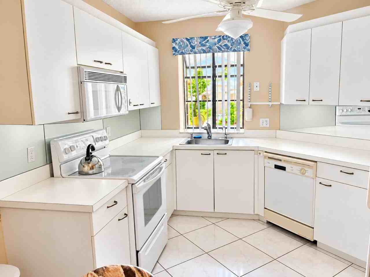 5253 Brisata Cir #F - Photo 5 of 20