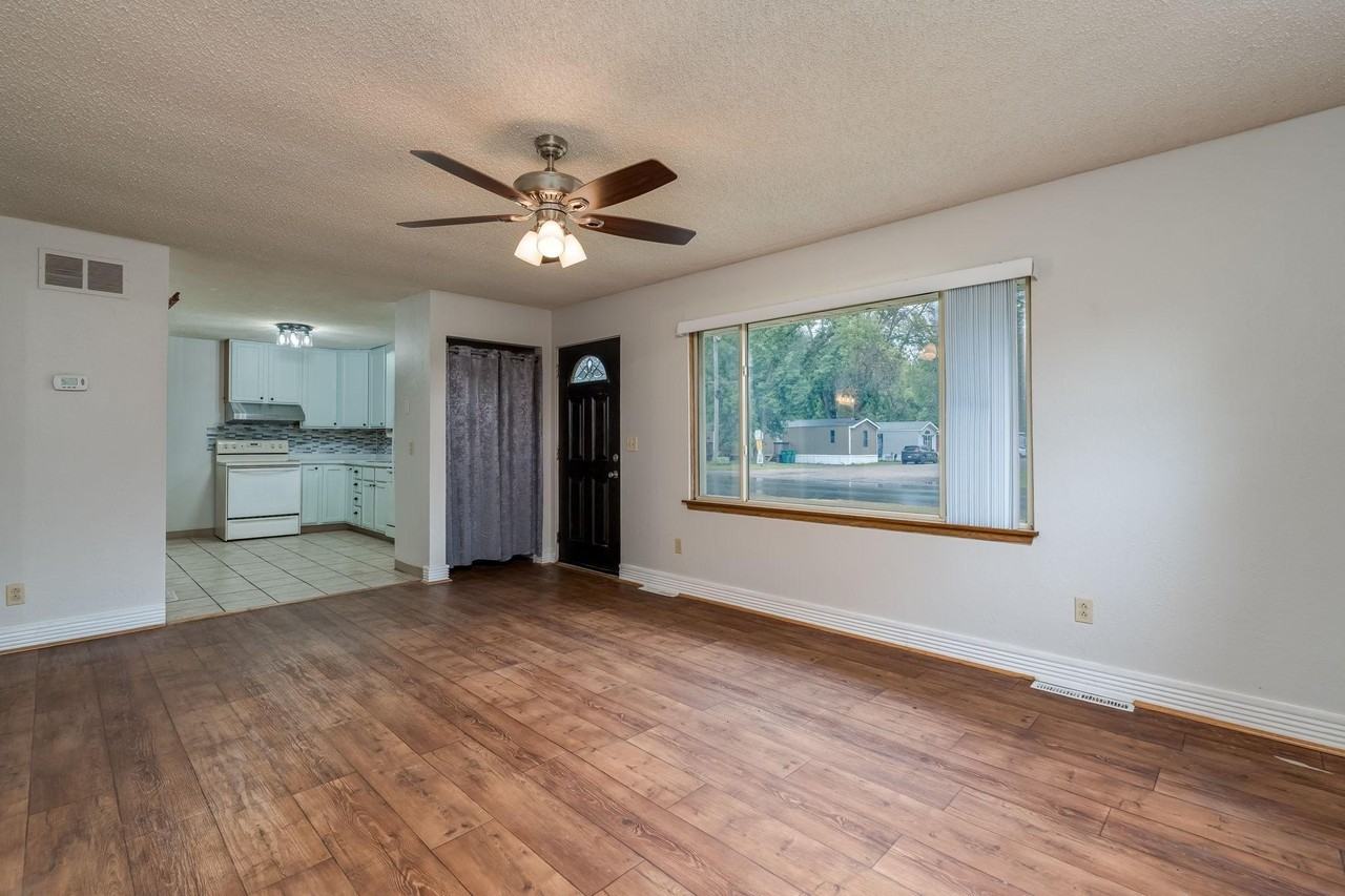 105 Jay St - Photo 7 of 25