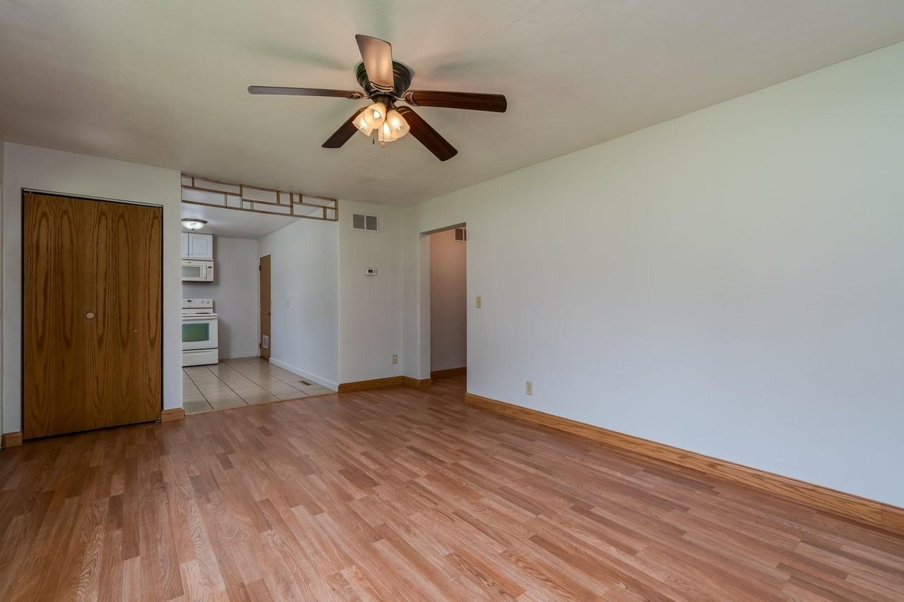 109 Jay St - Photo 7 of 23
