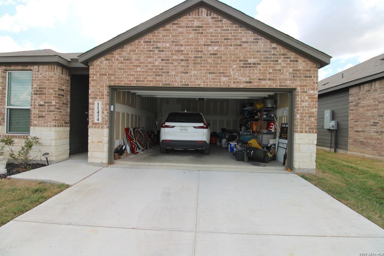 11434 Cedar Close - Photo 2 of 25