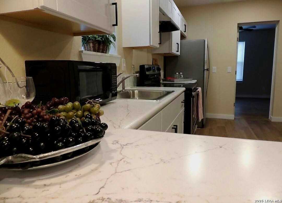 200 Ward Ave - Photo 2 of 10