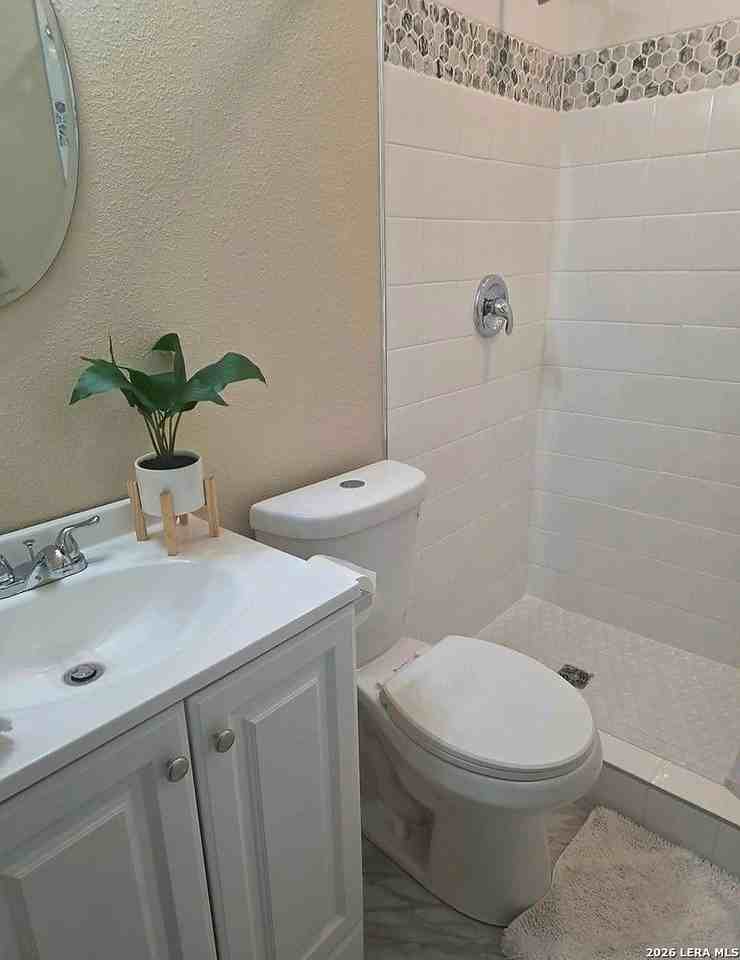 200 Ward Ave - Photo 5 of 10