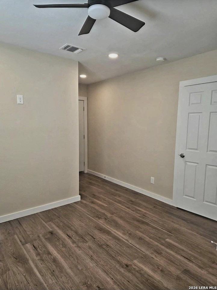 200 Ward Ave - Photo 7 of 10