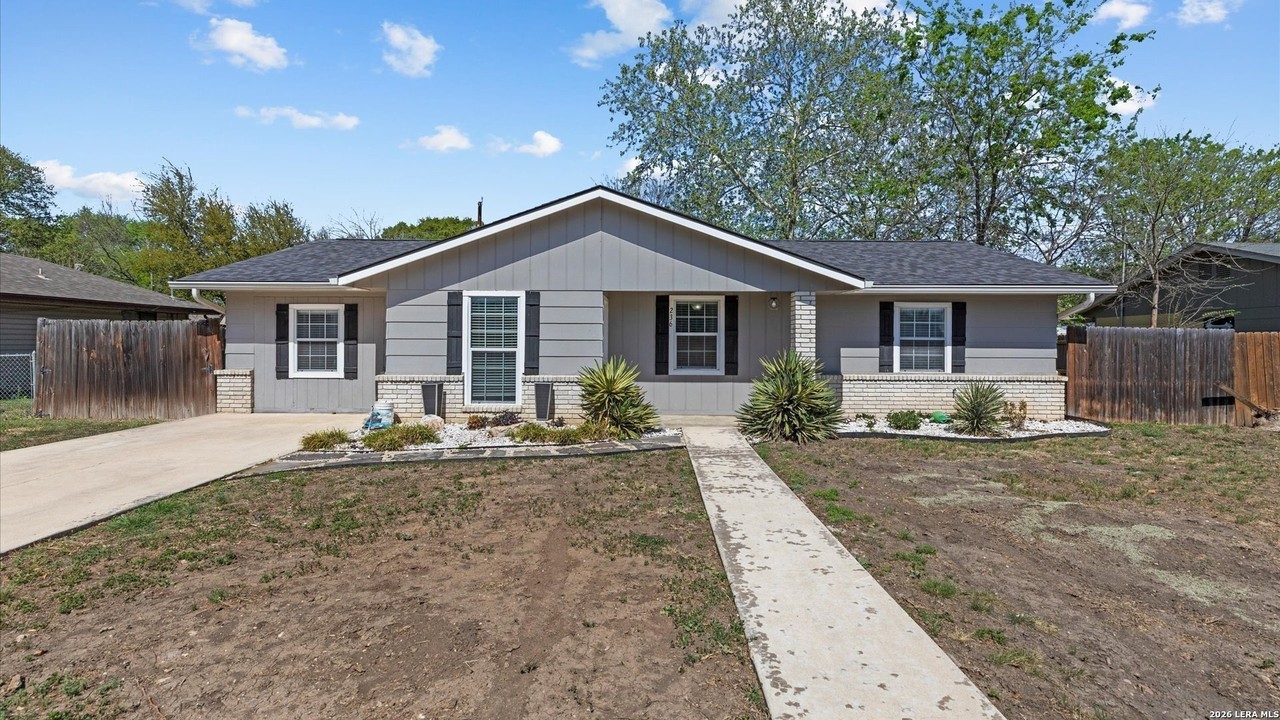 236 Glenbrook Dr - Photo 3 of 25
