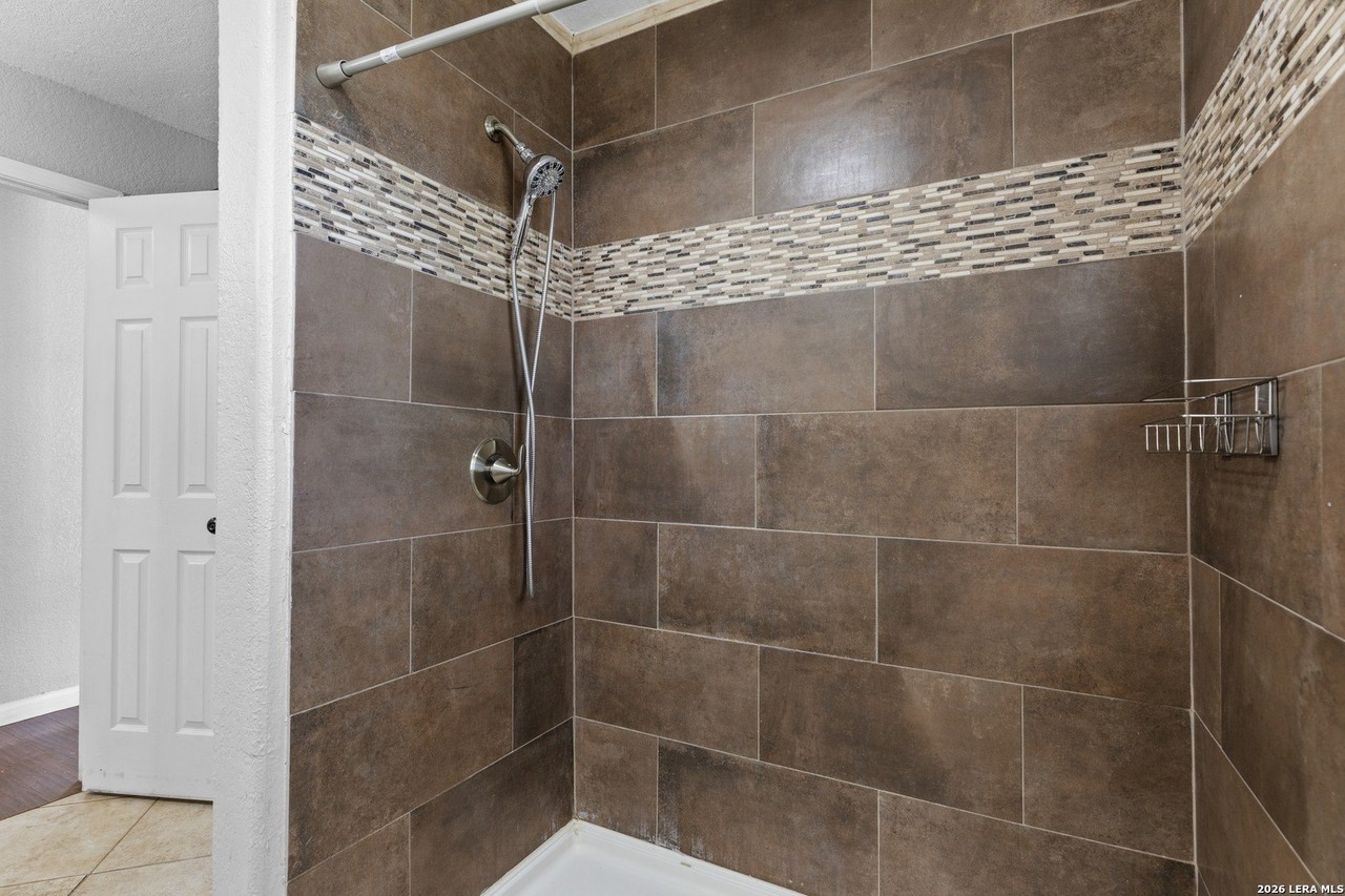 236 Glenbrook Dr - Photo 5 of 25