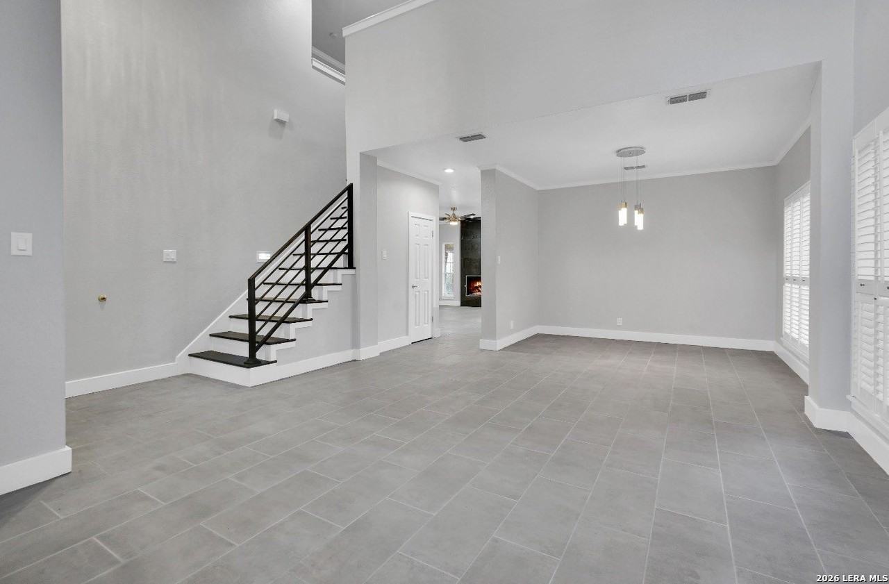 410 Shadowbluff Dr - Photo 6 of 19