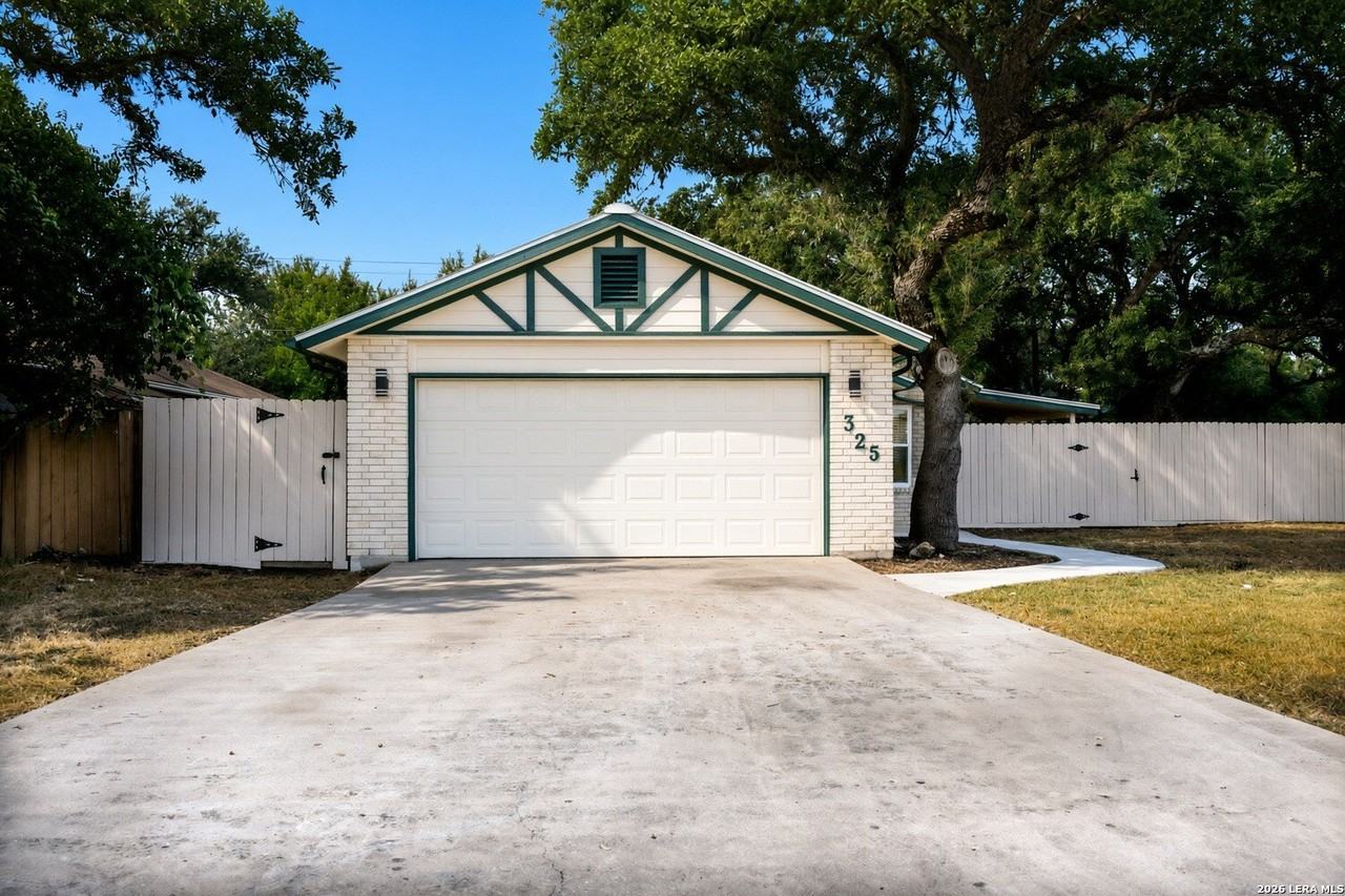 325 Bentwood Dr