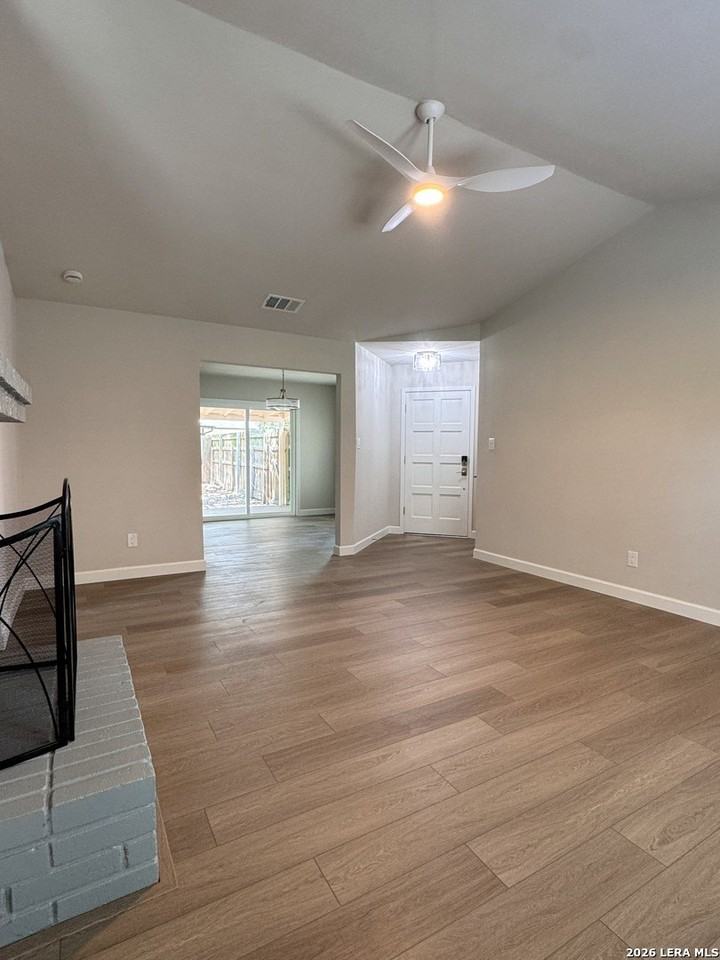 325 Bentwood Dr - Photo 4 of 25